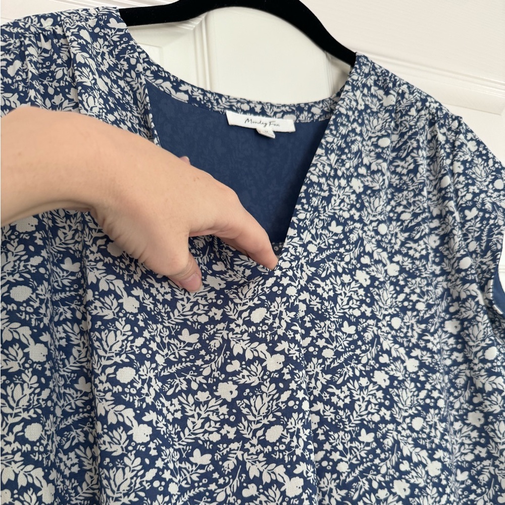 Patterned Blouse - Picture 10 of 10